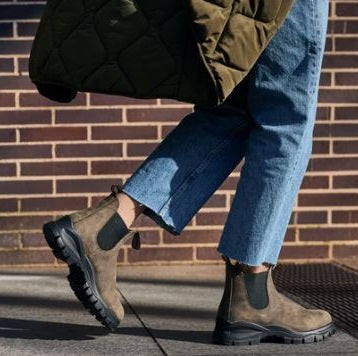 Blundstone 2239 DISCONTINUED Unisex Lug Chelsea Non Safety Boot