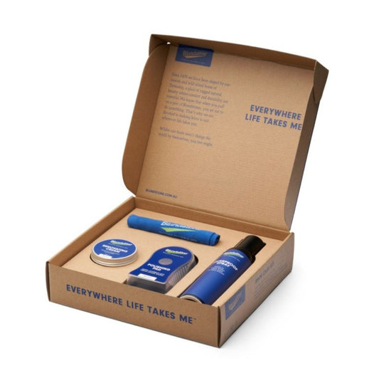 Boot care pack renovating cream designed to clean, condition, and waterproof leather boots. Black & Rustic colours . Includes Waterproofing Spray, polishing sponge, and a branded buffing cloth. Blundstone Shoe Care Kit